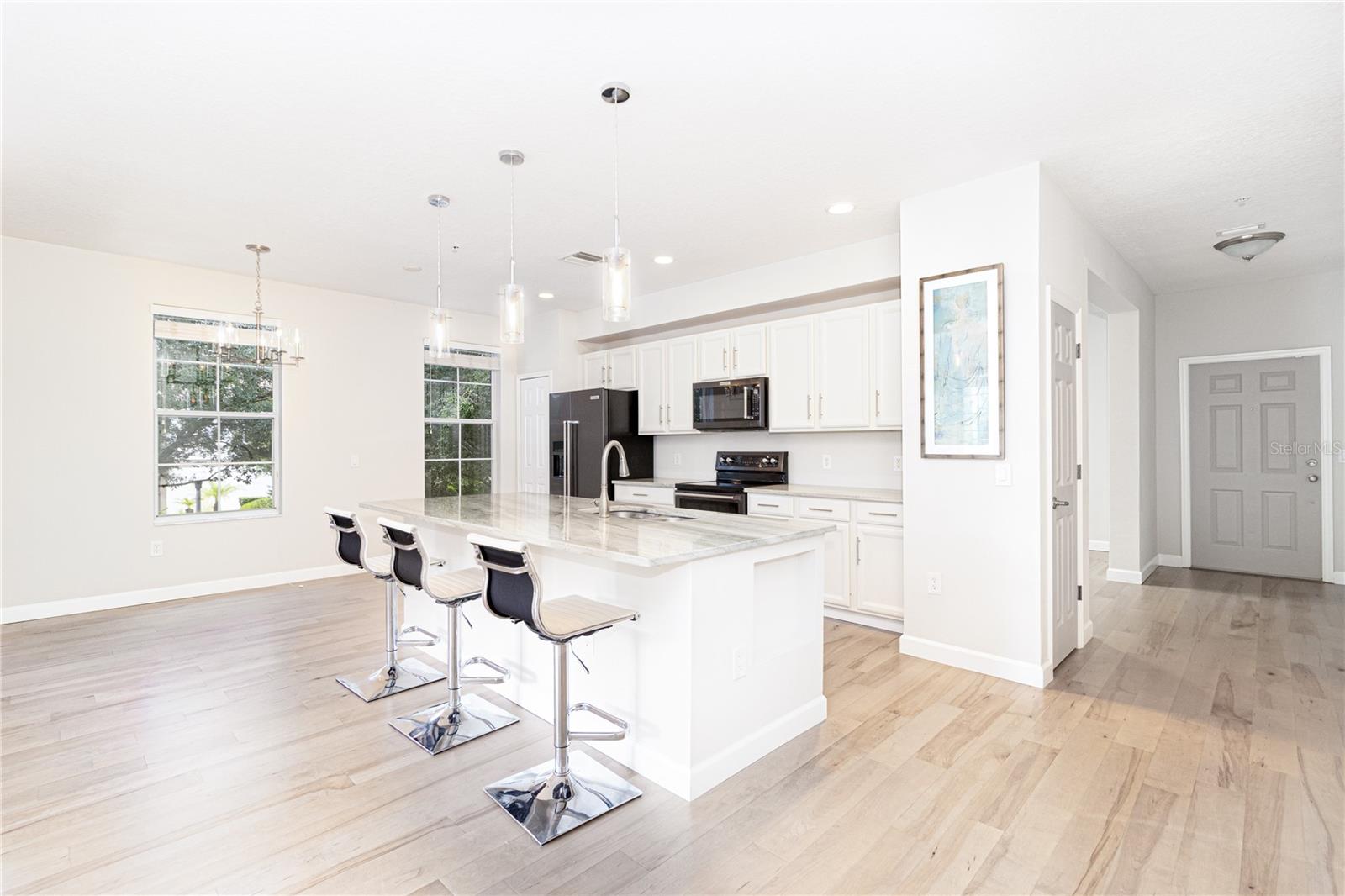 Kitchen/ Island