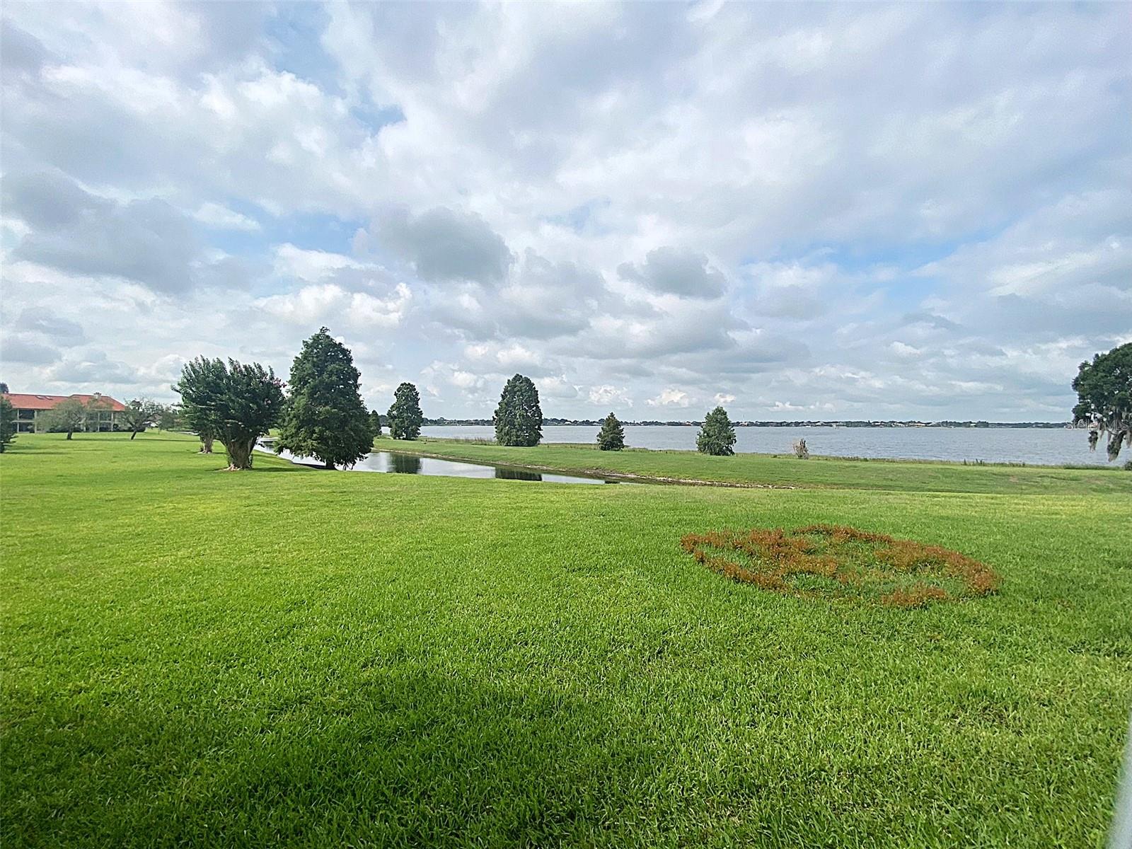 Gorgeous views of Lake Winterset from your screened porch