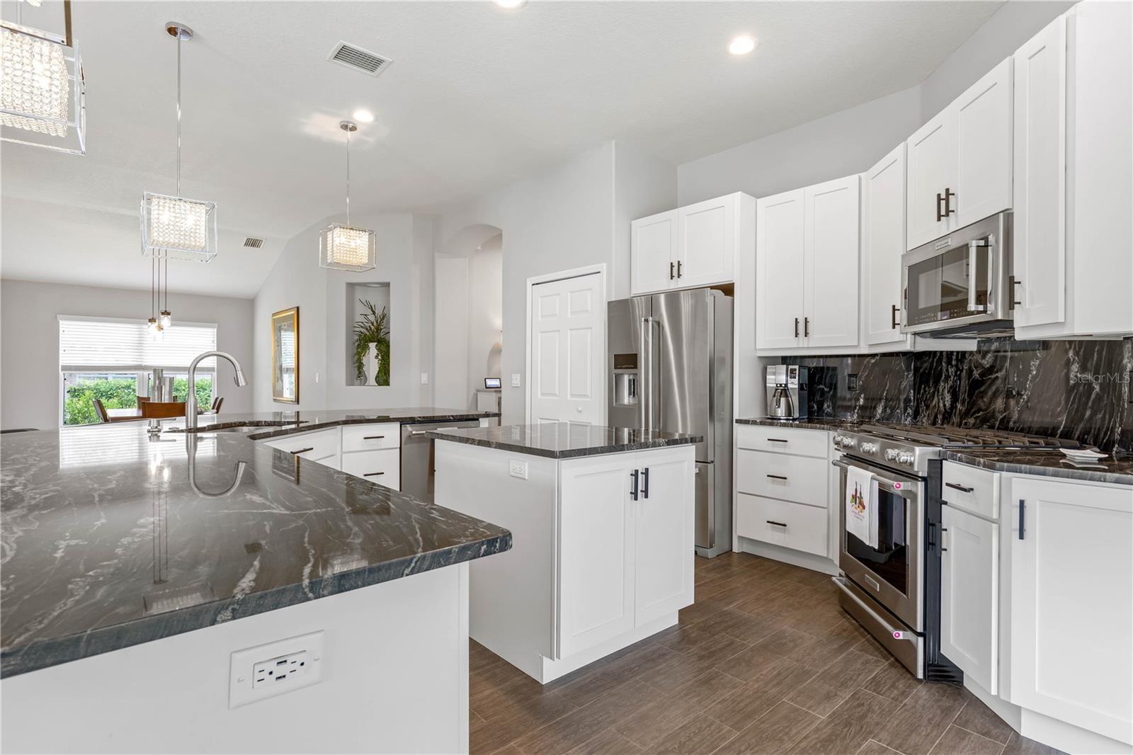 CHEFS DREAM KITCHEN