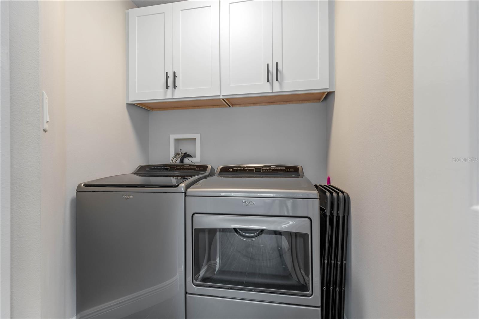 LARGE WASHER/DRYER ROOM