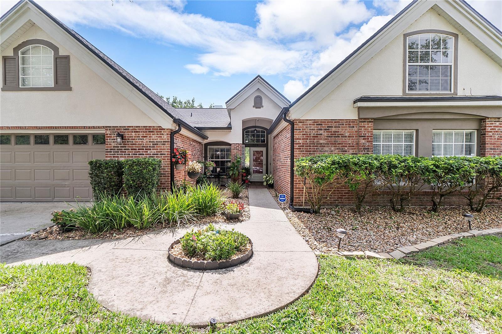 FRONT GARDEN