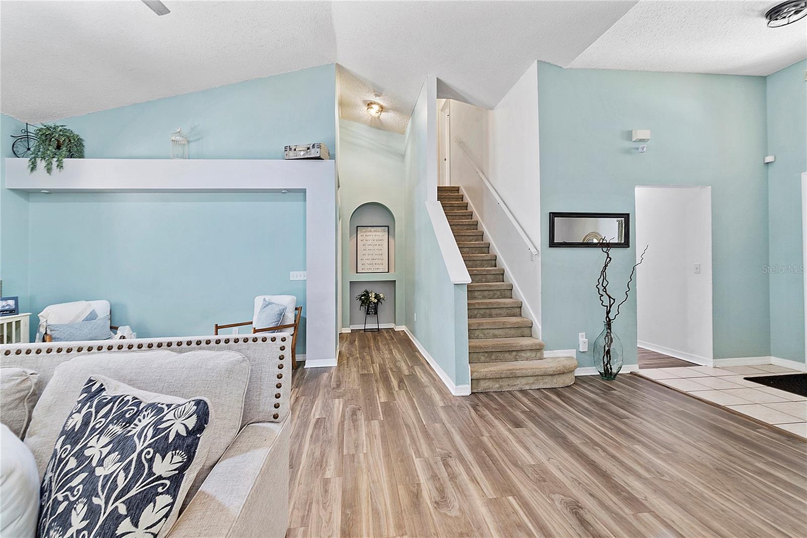 STAIRS TO BONUS ROOM
