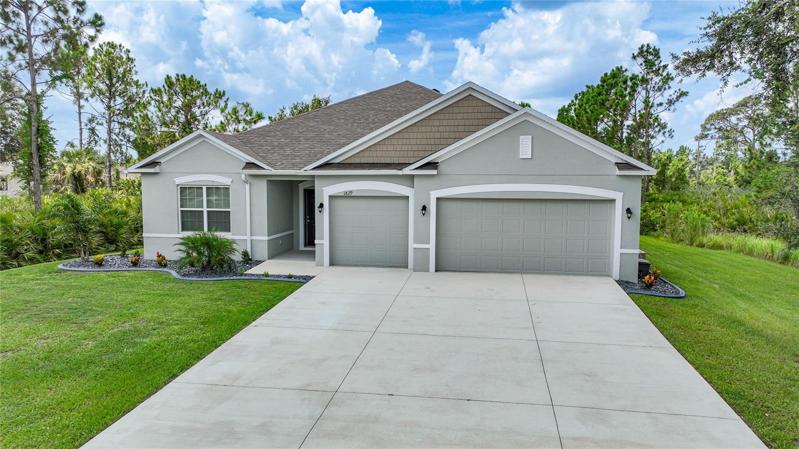 Front view of this wonderful 3 bed plus den home.
