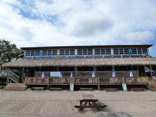 beachfront dining