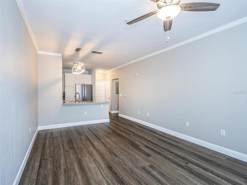 LIVING/DINING AREA