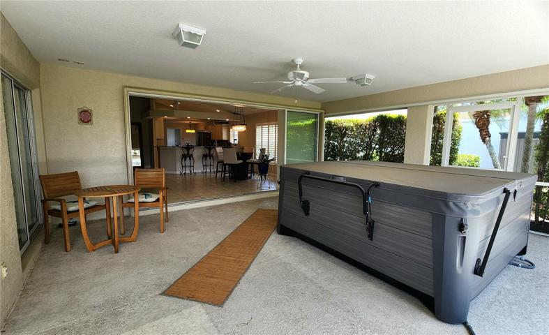 5-person spa on lanai