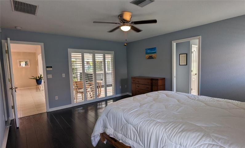Owners' suite with slider to lanai