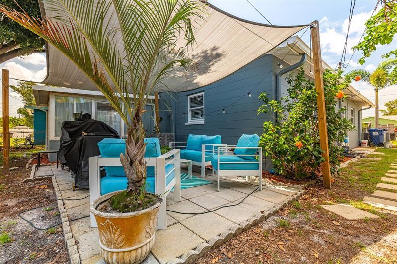Back patio and grill for cook -outs