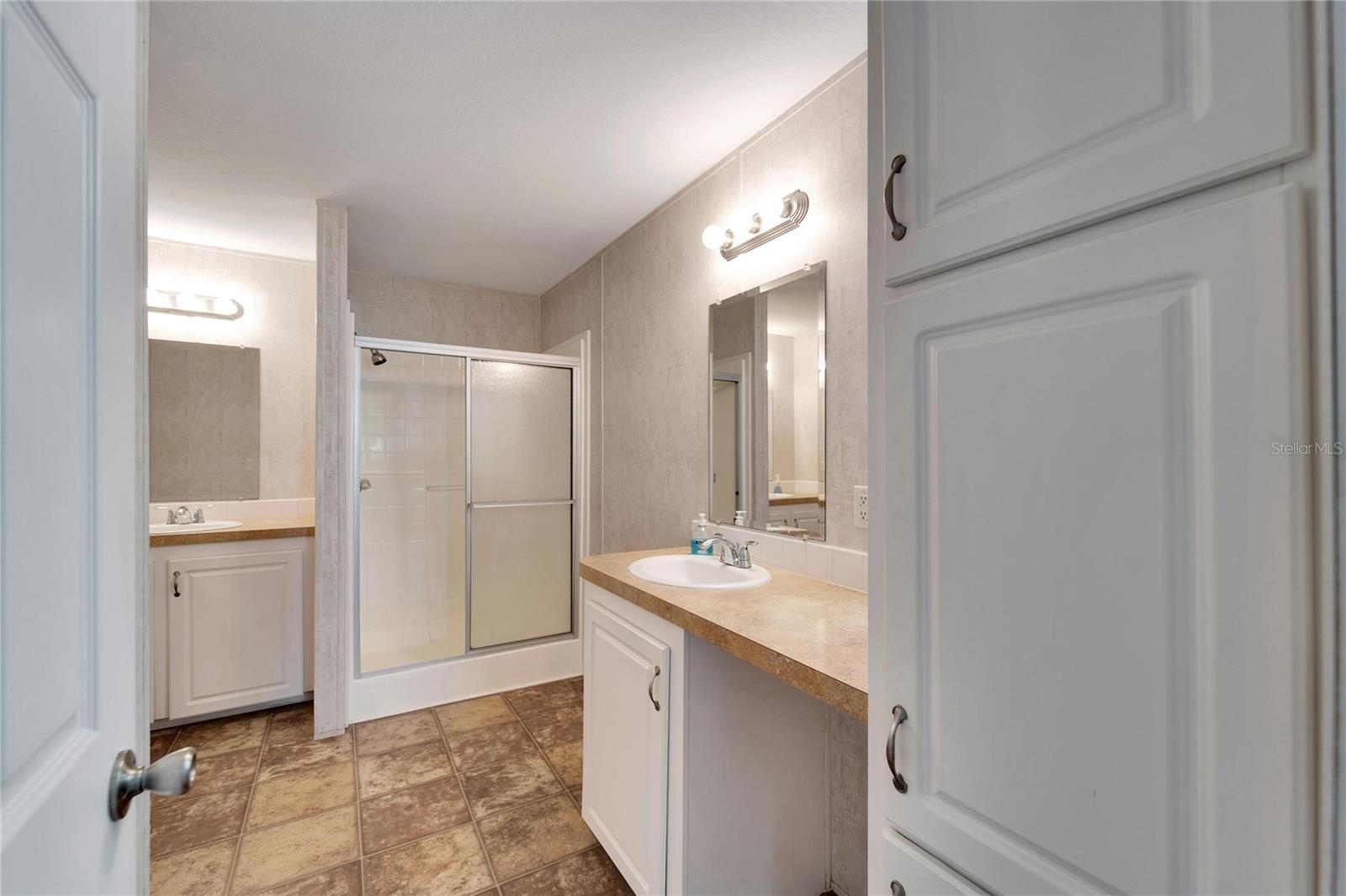 Master bath wuth walk in shower, 2 separate vanities