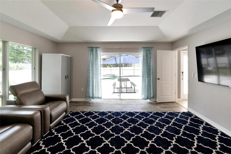 Large bonus room with sliding door access to the pool