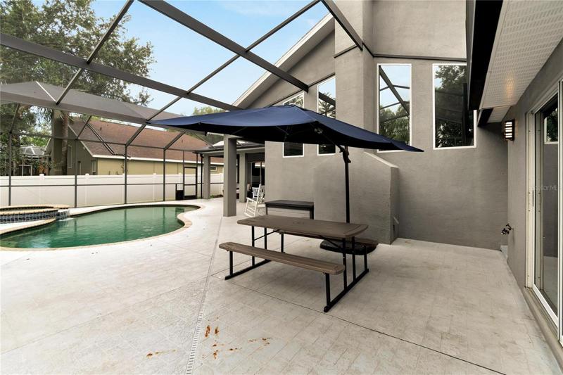 Large area for entertaining