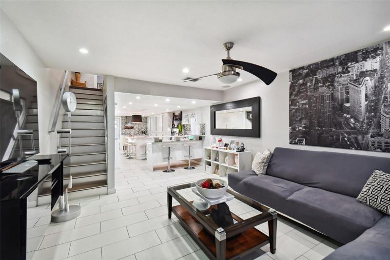 LOWER LEVEL ENTRY/MAIN FLOOR