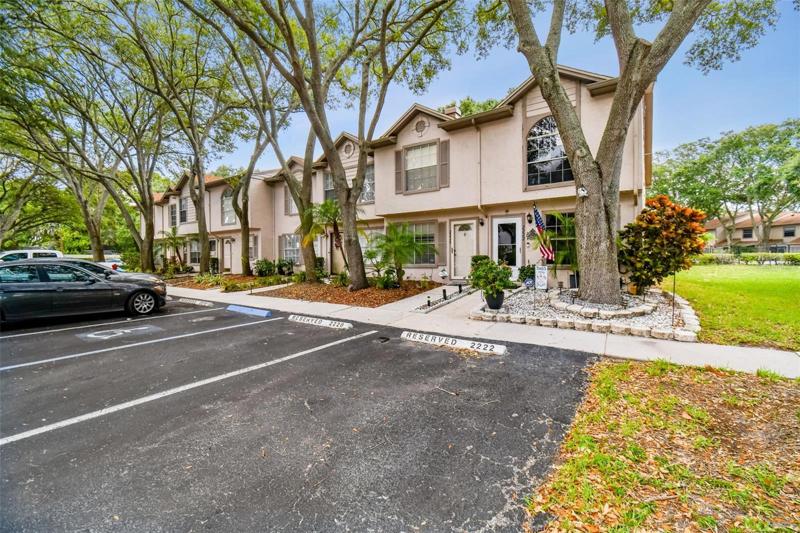 END UNIT/ CORNER UNIT WITH ACCESSIBLE PARKING