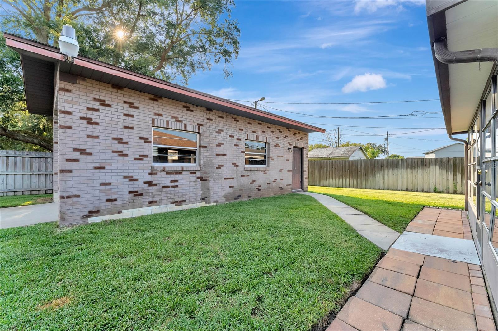 Backyard/Detached air conditioned back house with full bathroom