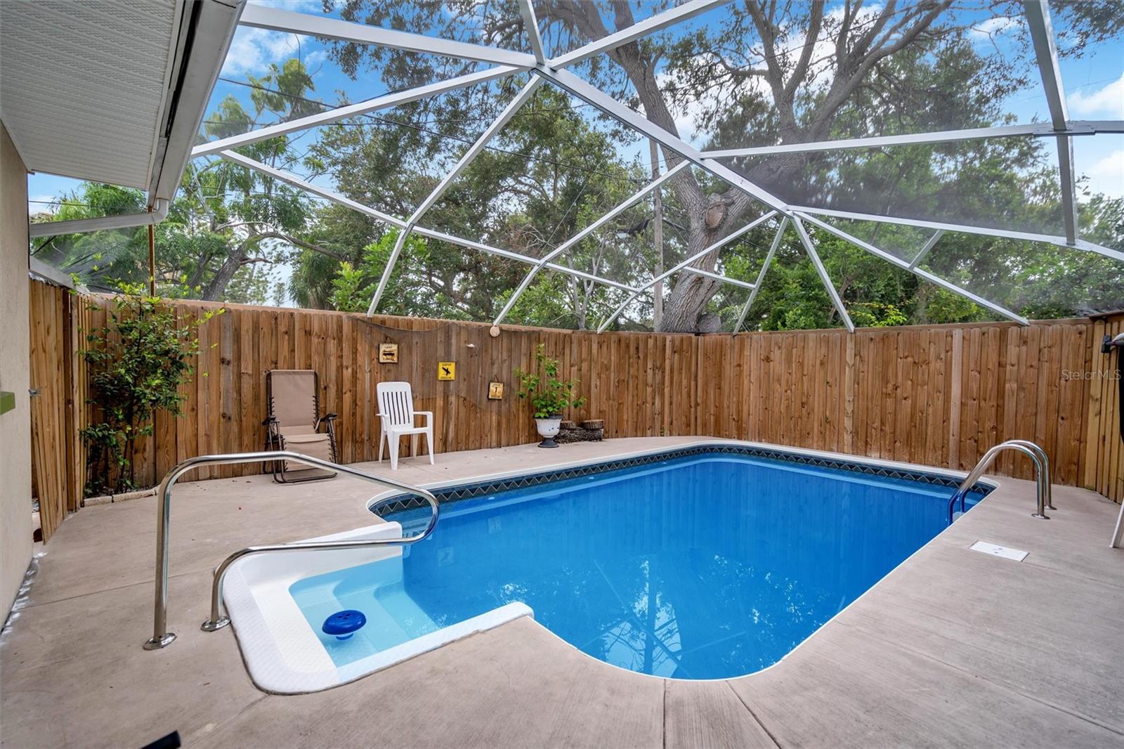 Beautiful pool with pool equipment inlcuded