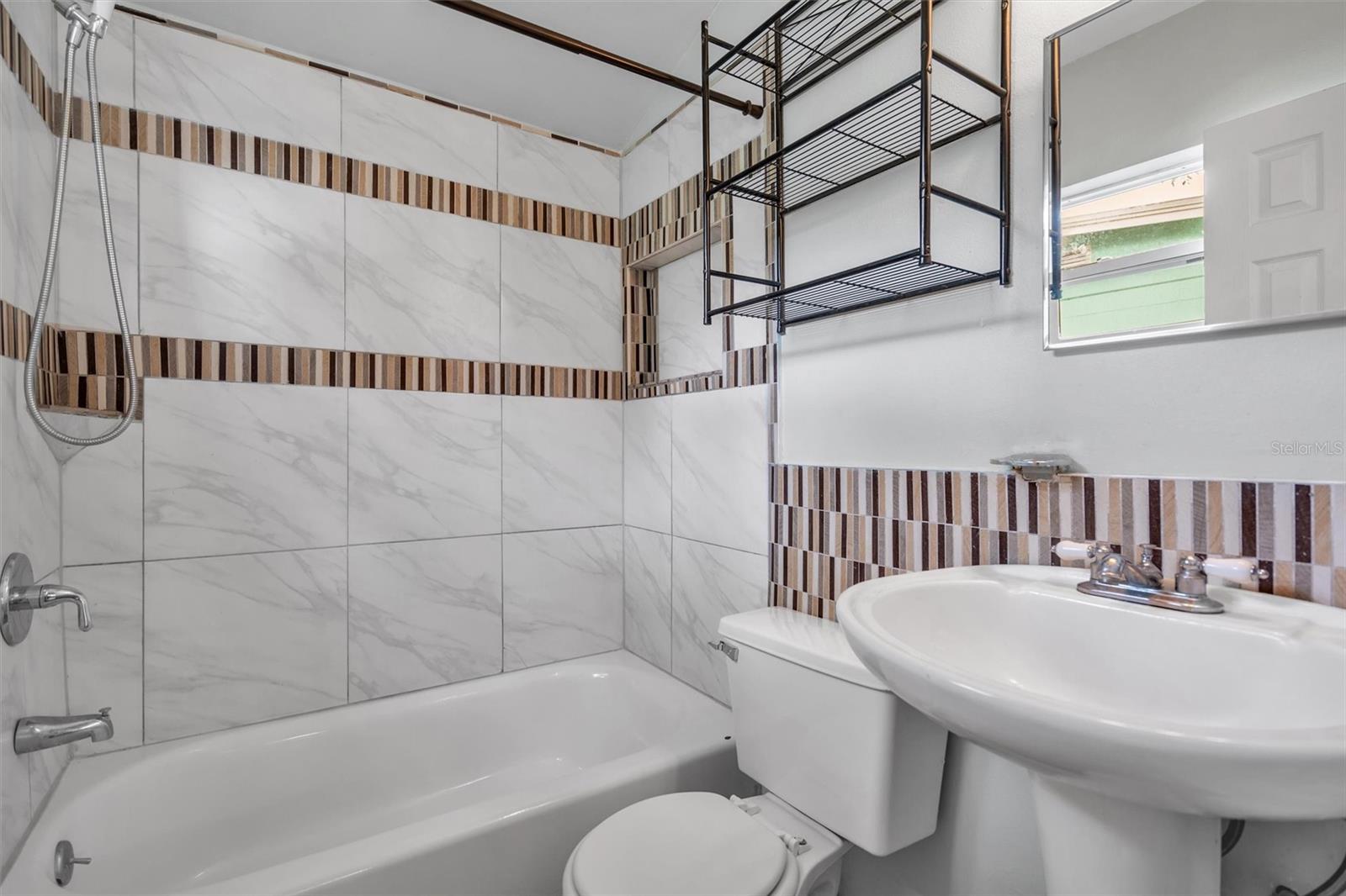 Primary en-suite bathroom