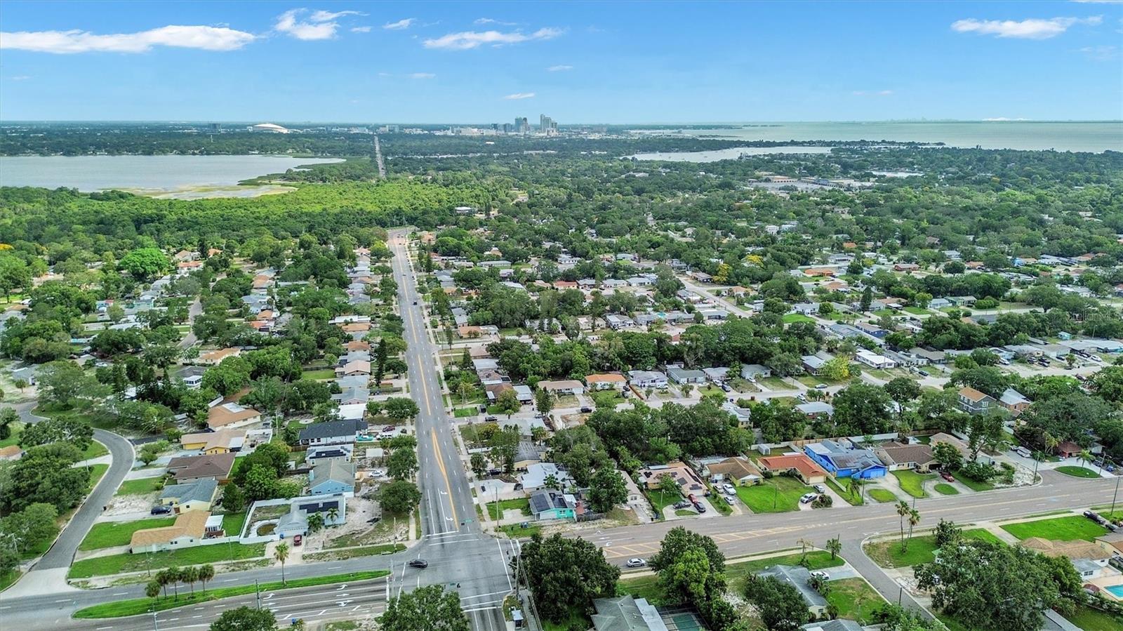 Lake maggiore and Boyd Hill Nature Preserve less than half a mile up the street. Downtown saint pete within 10 mins and water views, boat ramps, and water access nearby within minutes