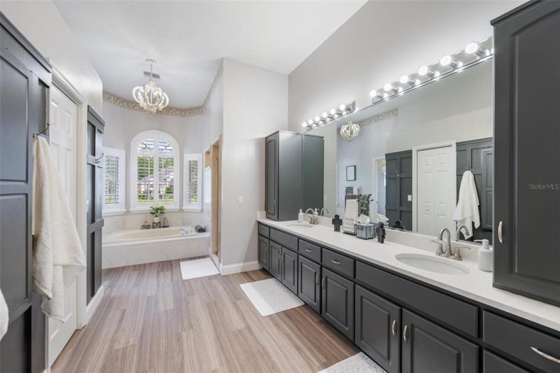 Ensuite Master Bathroom