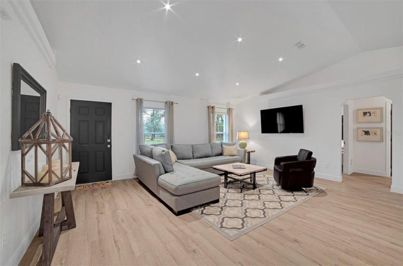 vaulted ceilings w/ recessed lighting