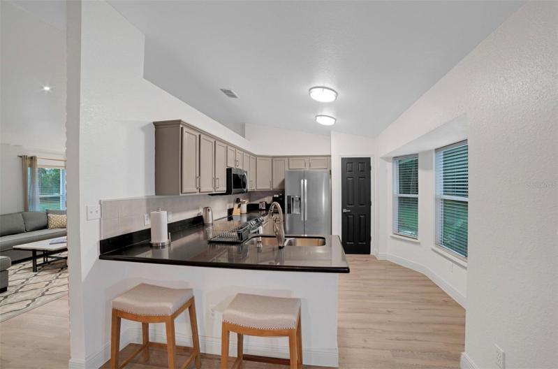 Spacious kitchen w/ breakfast bar