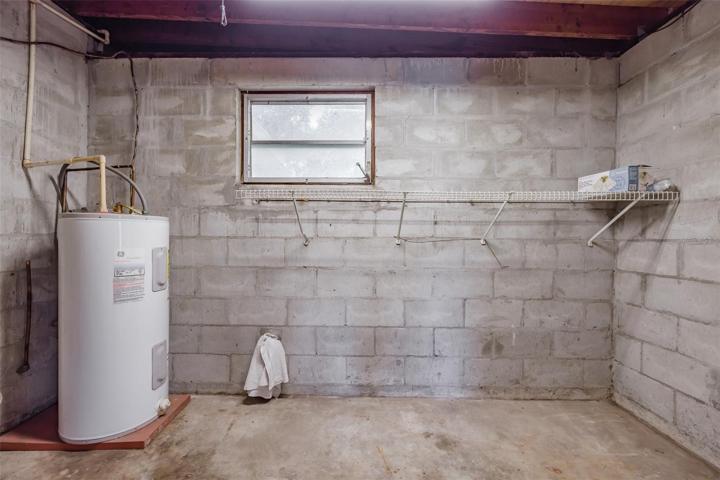 Old hot water heater but shows room size