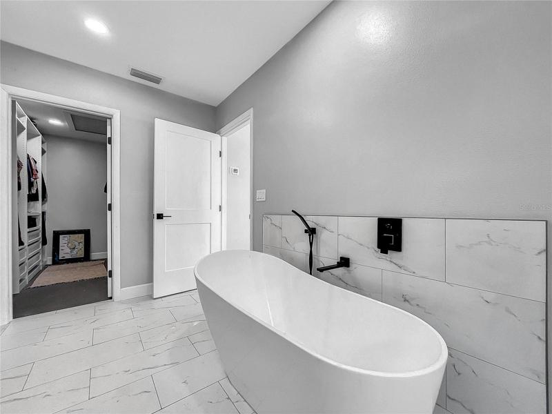 Ensuite Luxury Soaker Tub