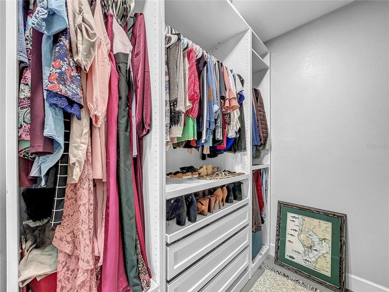 Ensuite walk-in closet