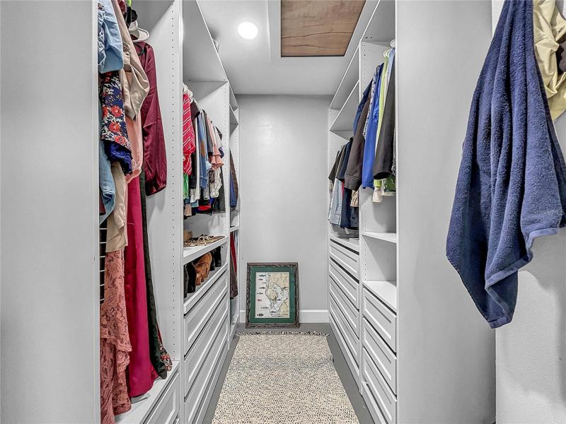 Bedroom Ensuite walk-in closet 3