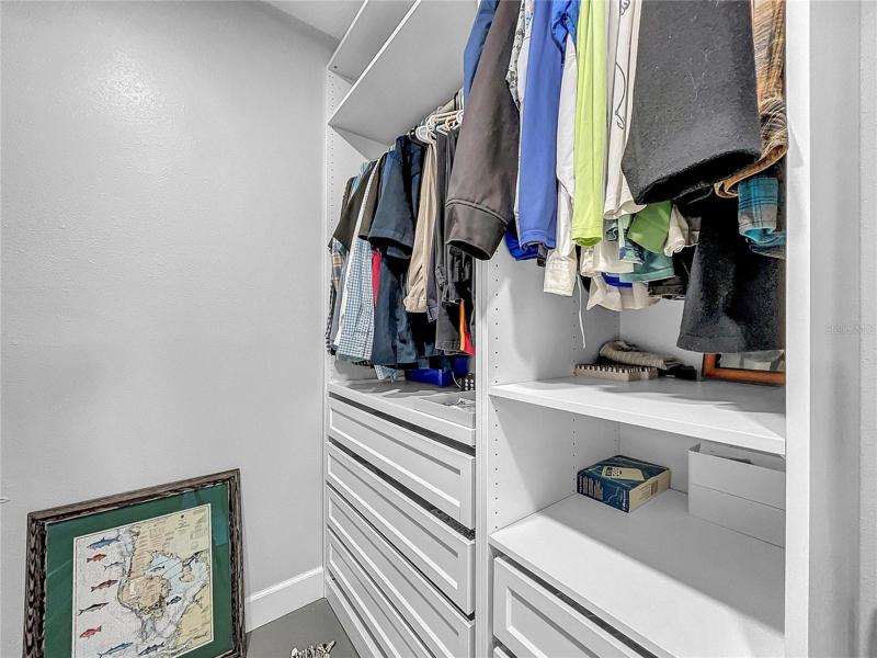 Bedroom Ensuite walk-in closet 3