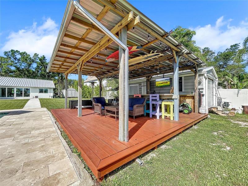 Party Deck with fans, roof, bar, TV mount