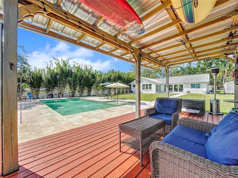Party Deck with fans, roof, bar, TV mount