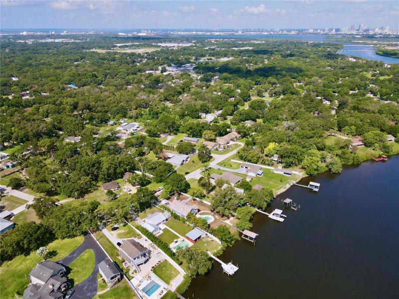 Close to Downtown Tampa, even by water!