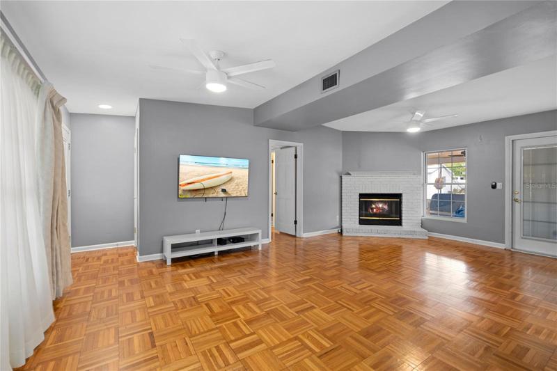 Electric fireplace