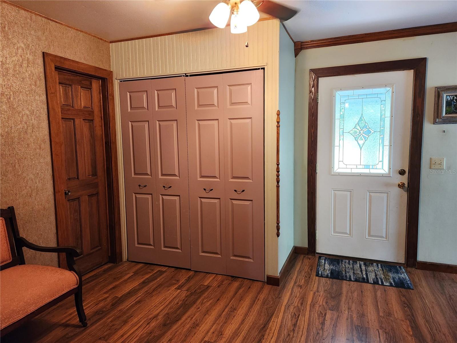 Side Entry and Laundry
