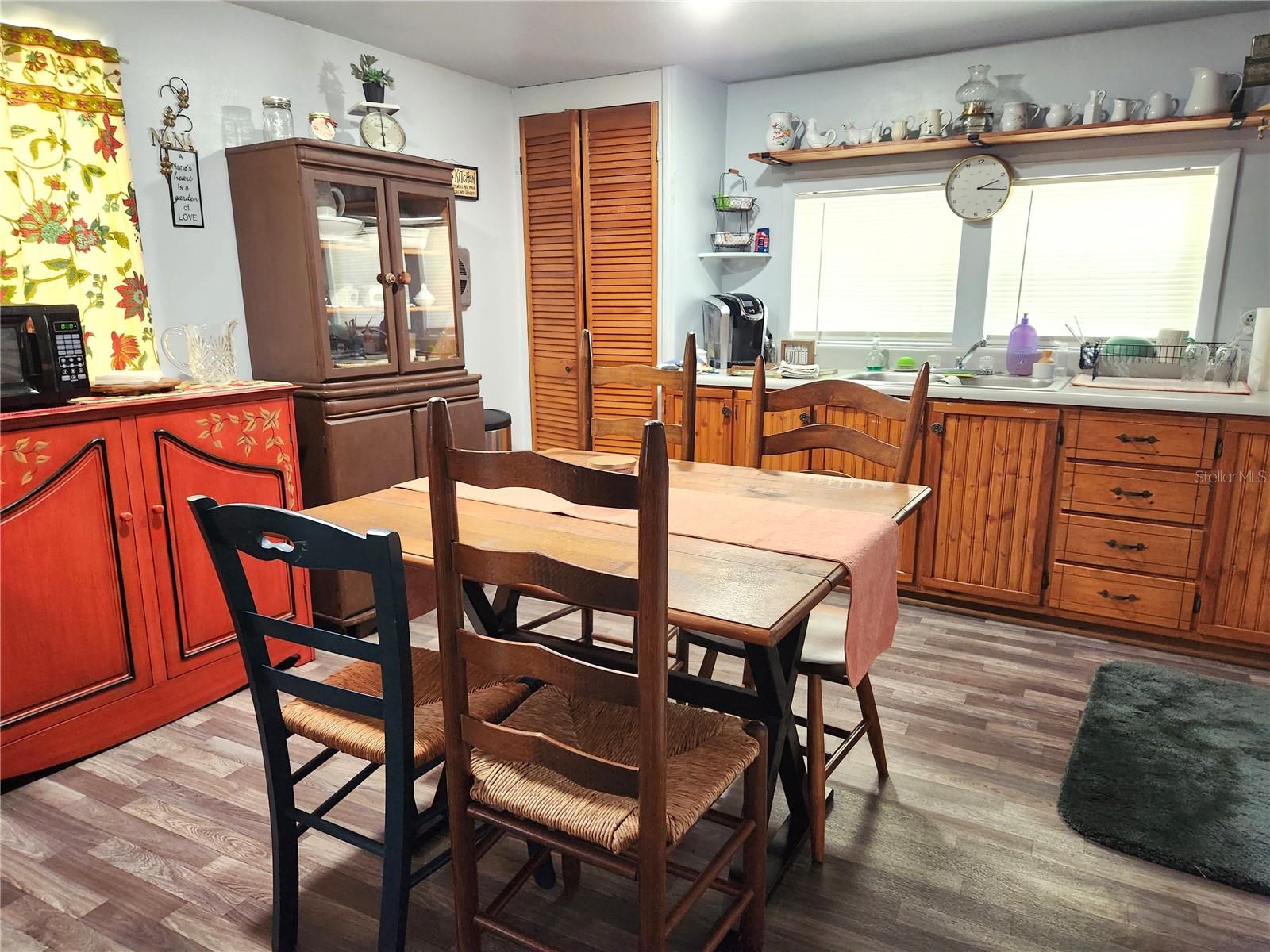 Eat-in Kitchen