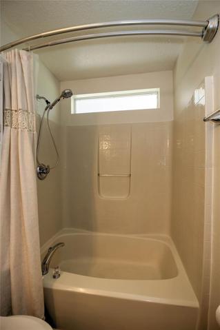 Oversized Master Tub/Shower Combo