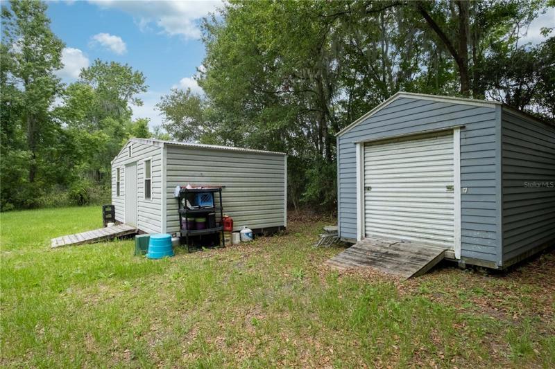 2 large sheds off of the back of the home