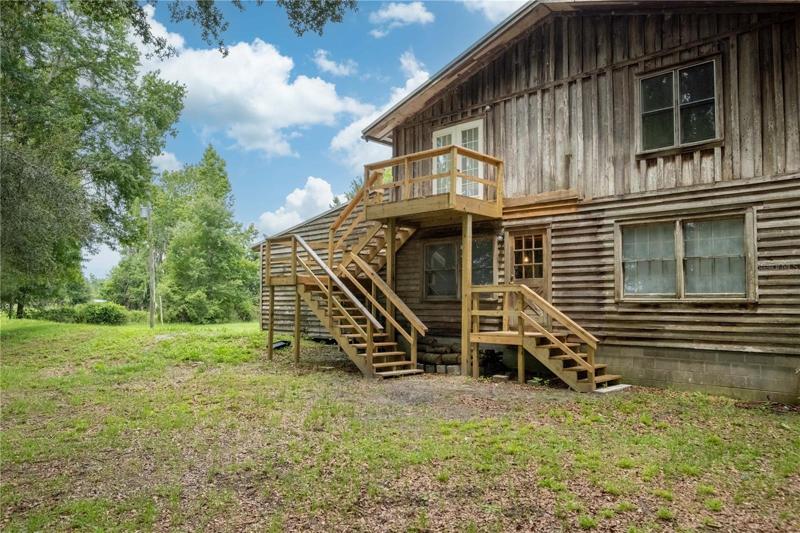 Side porch off of kitchen area