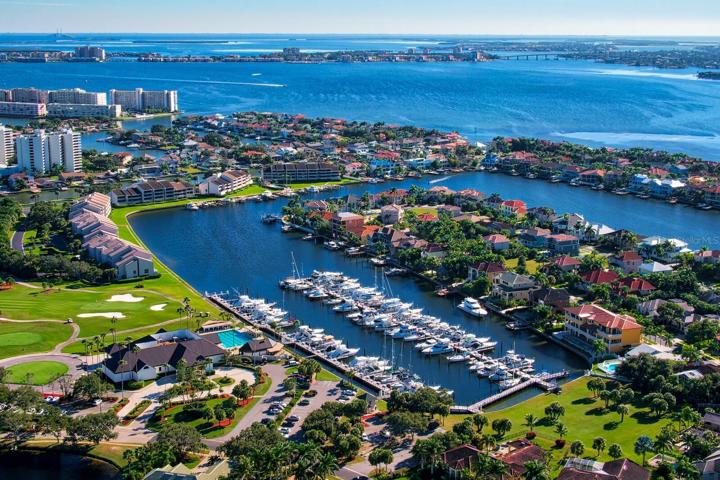 Views of downtown St. Petersburg in the distance - just a few miles from this community