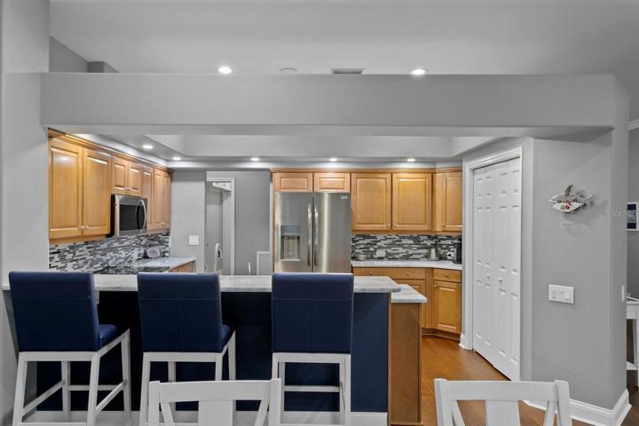 Spacious breakfast bar