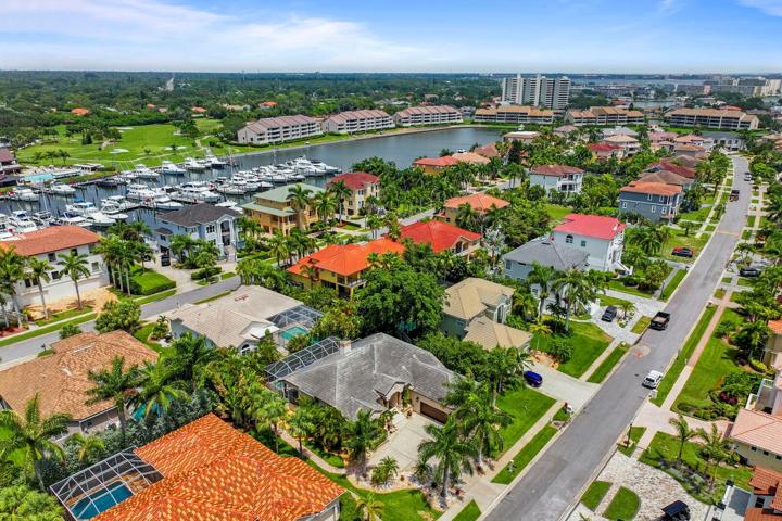 Pasadena Point Blvd wraps around with all custom, luxury homes