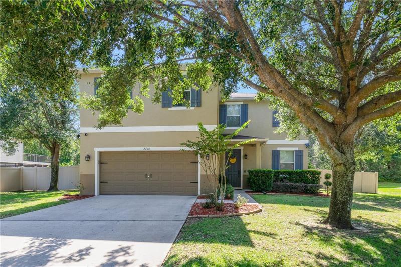 Looking for an UPDATED home in a growing area with community amenities, great schools and a low HOA? Look no further than Breezy Meadow Road in Apopka’s Arbor Ridge!