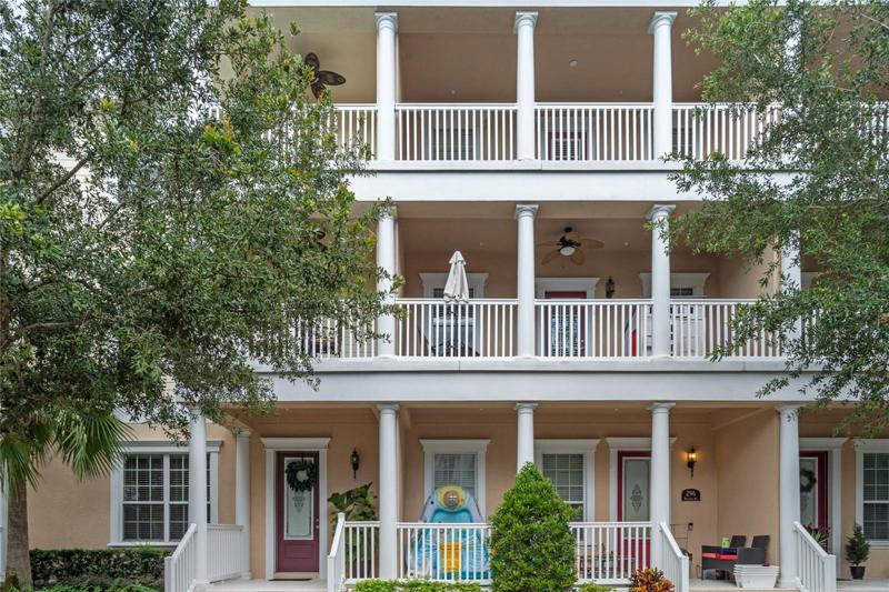 Three level town home fully furnished in the Jesups Reserve Community of Winter Springs.