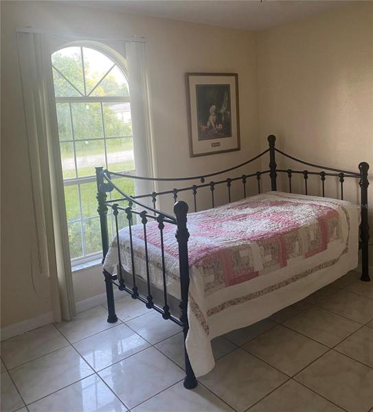 Guest bedroom 1