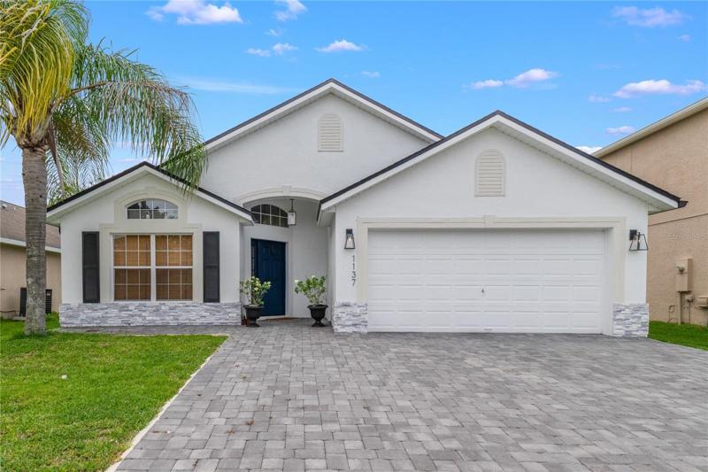 Welcome to Avalon Lakes and this beautifully UPDATED home with a NEW KITCHEN, BATHROOMS, ROOF (2019) and fresh EXTERIOR PAINT (2022)!