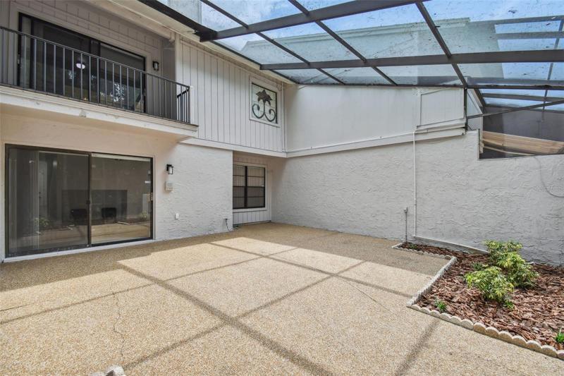 Spacious patio/lanai!