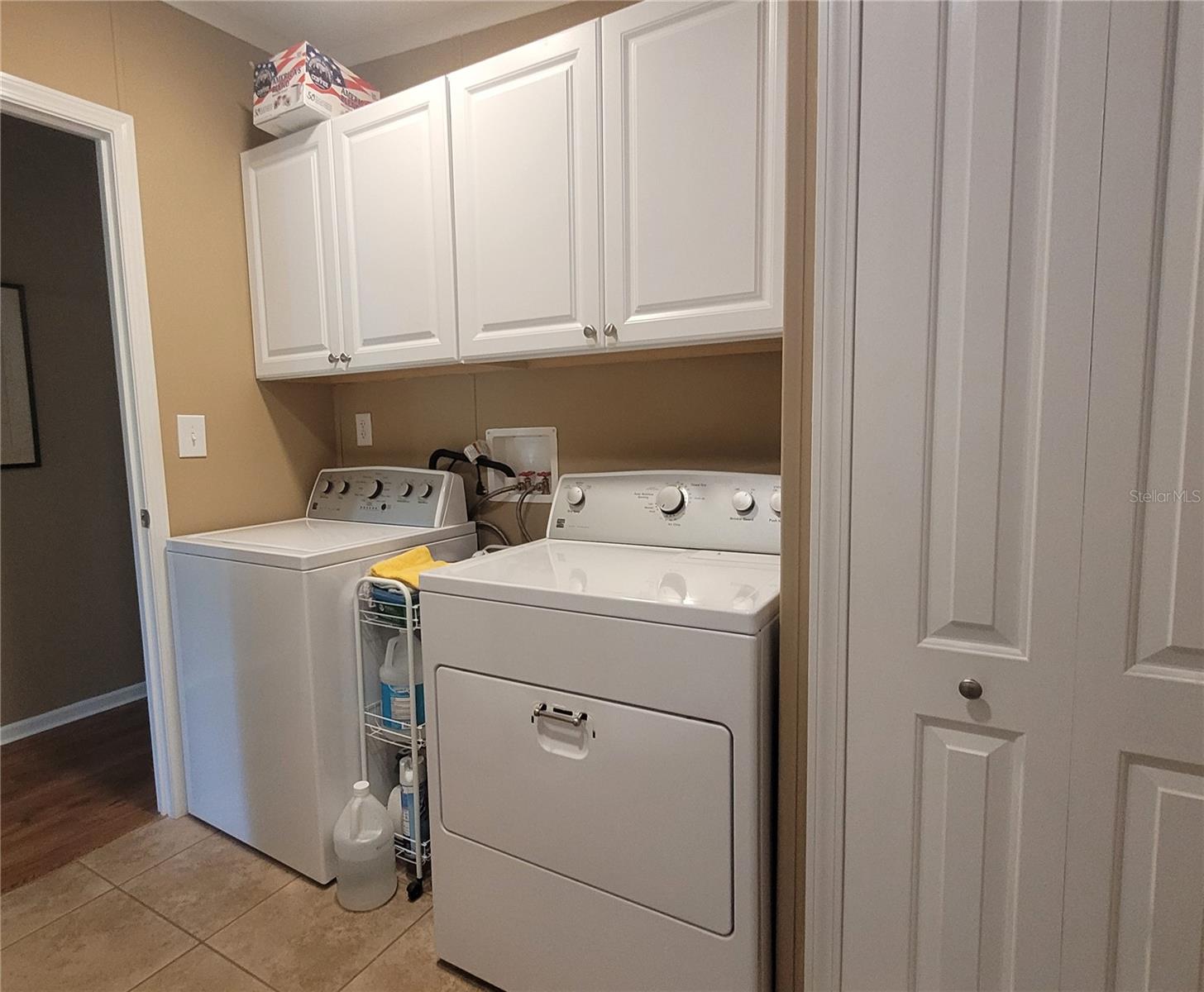 LAUNDRY ROOM WITH STORAGE