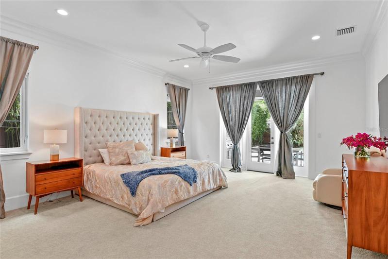 Downstairs primary bedroom