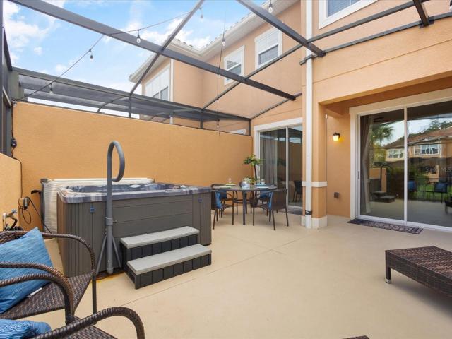 Screened-In Patio w/ Hot Tub