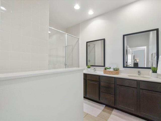 Guest Bathroom-Full